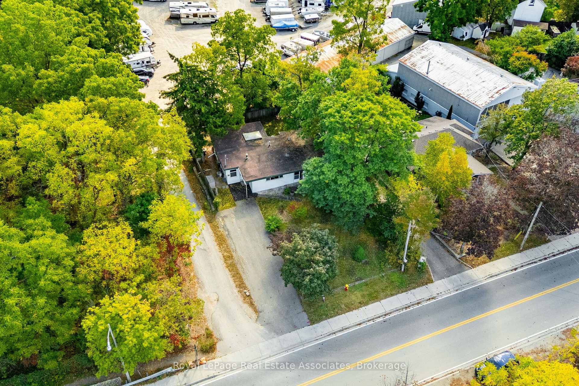 Photo 4 of 20 Adamson Street N, Halton Hills, Rural Halton Hills — HOMEH