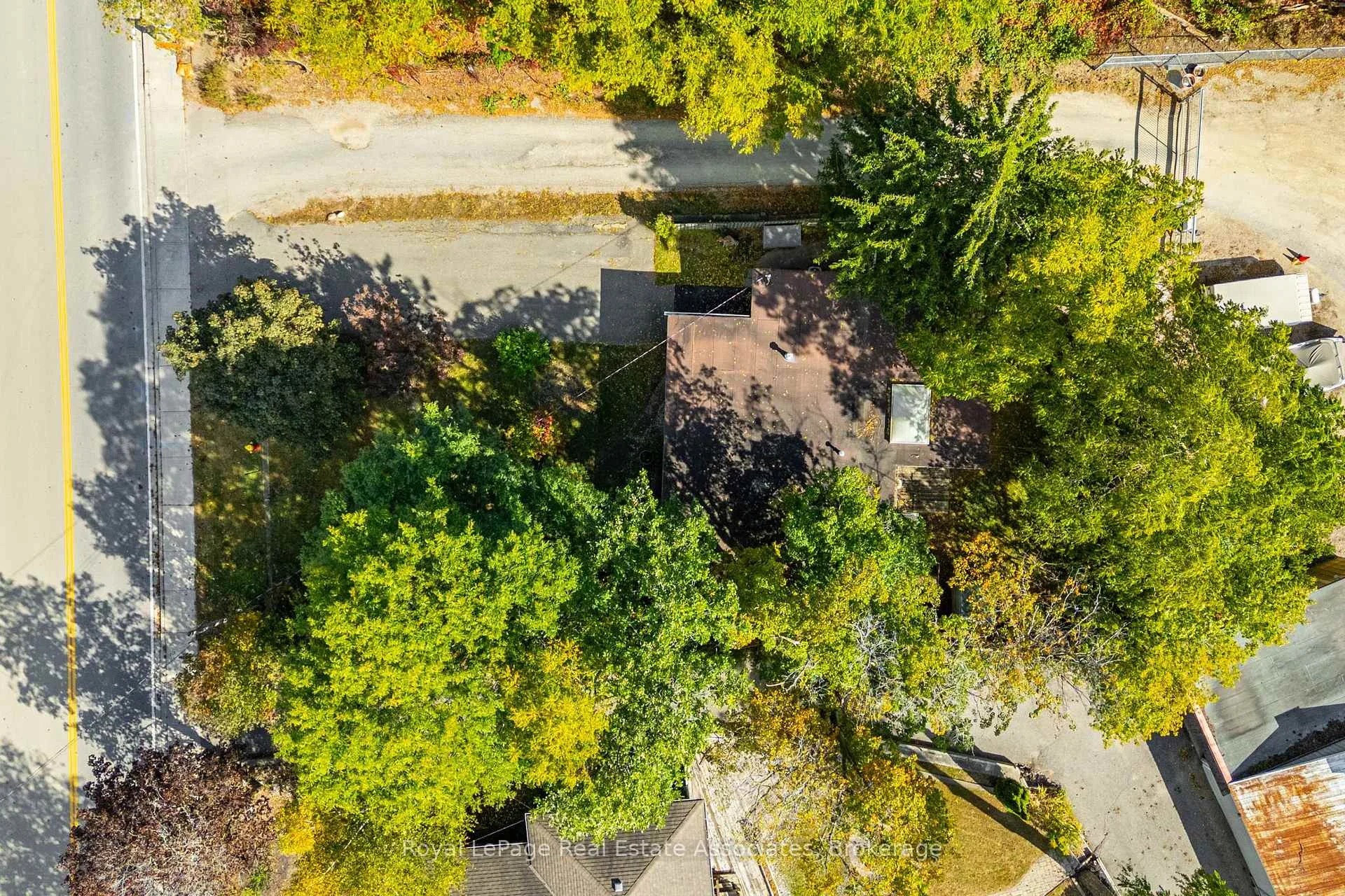 Photo 7 of 20 Adamson Street N, Halton Hills, Rural Halton Hills — HOMEH