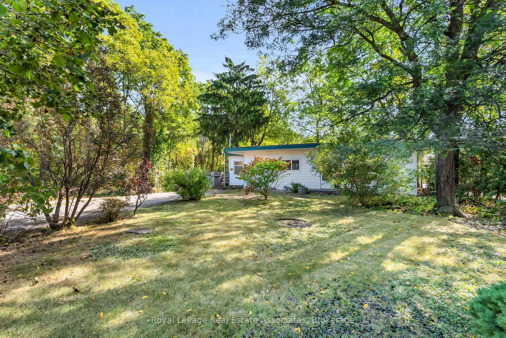 Photo 8 of 20 Adamson Street N, Halton Hills, Rural Halton Hills — HOMEH