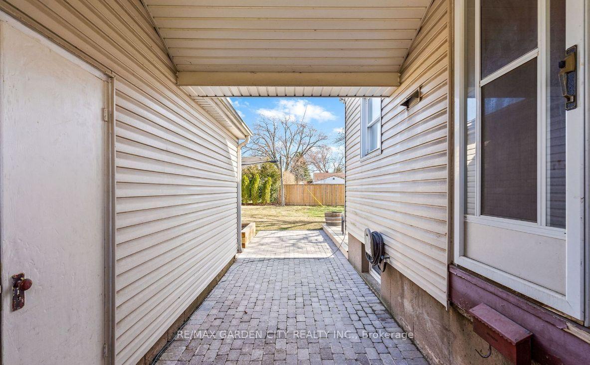 Photo 2 of 4 West Lynn Street, St. Catharines, Vine/Linwell — HOMEH