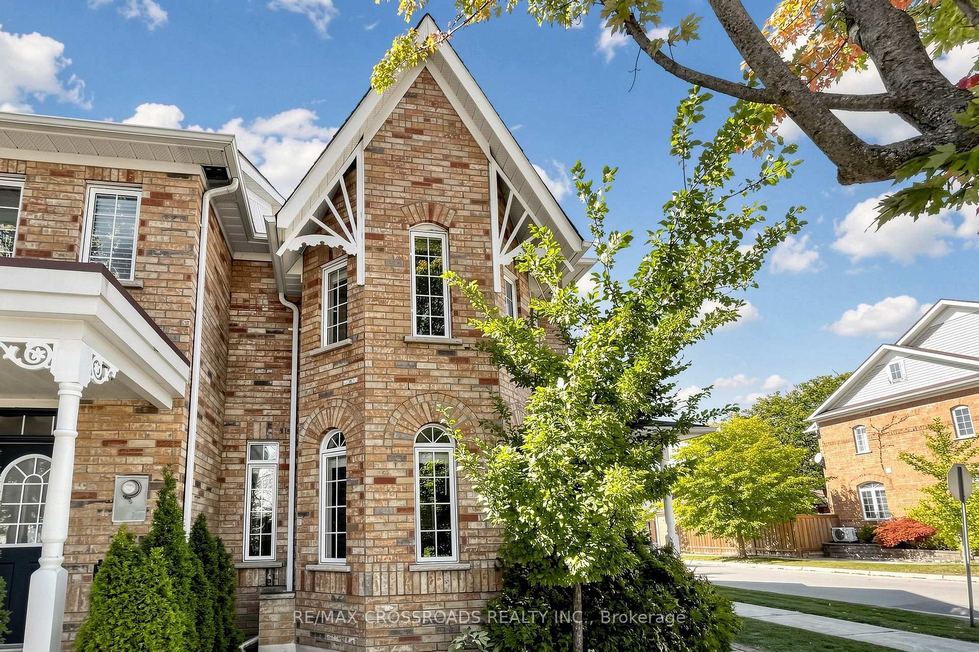 Photo 3 of 37 Queen's Plate Drive, Markham, Angus Glen — HOMEH
