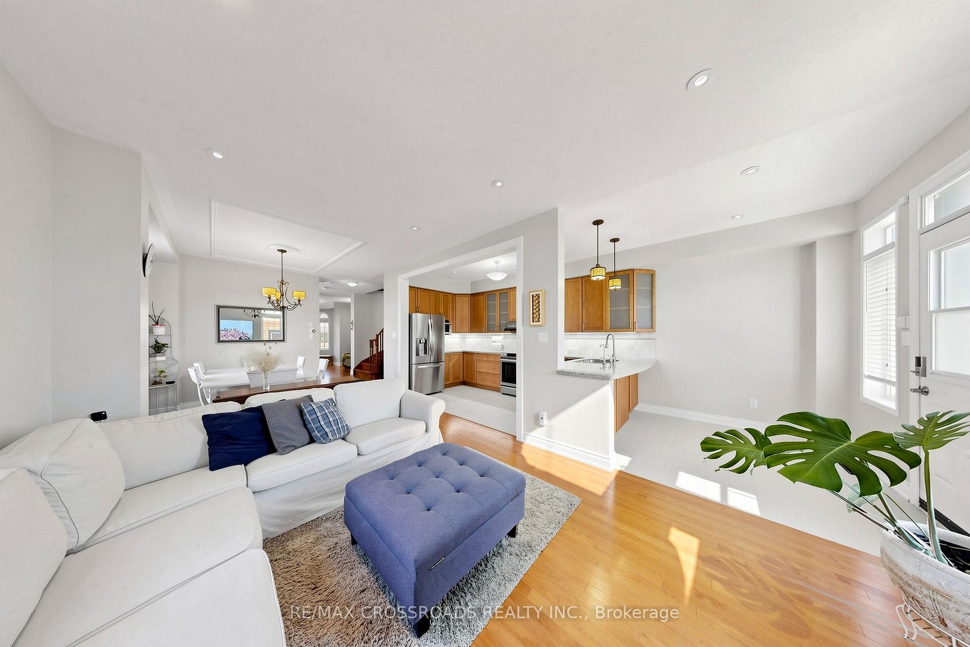 Photo 12 of 37 Queen's Plate Drive, Markham, Angus Glen — HOMEH