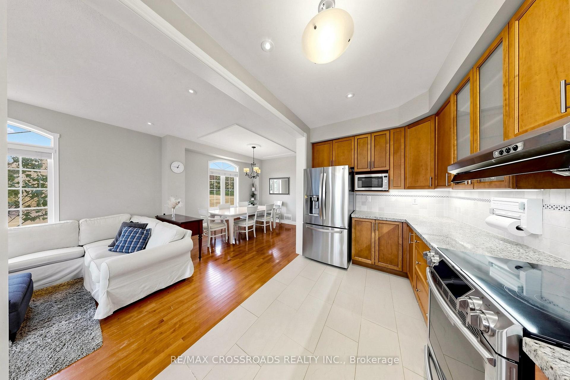 Photo 14 of 37 Queen's Plate Drive, Markham, Angus Glen — HOMEH