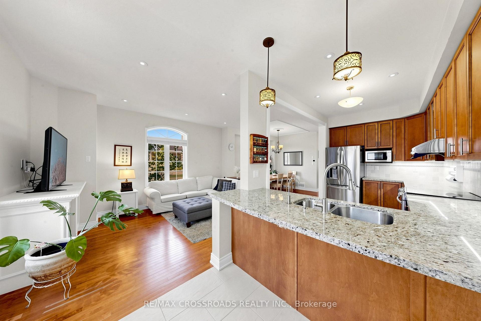 Photo 15 of 37 Queen's Plate Drive, Markham, Angus Glen — HOMEH