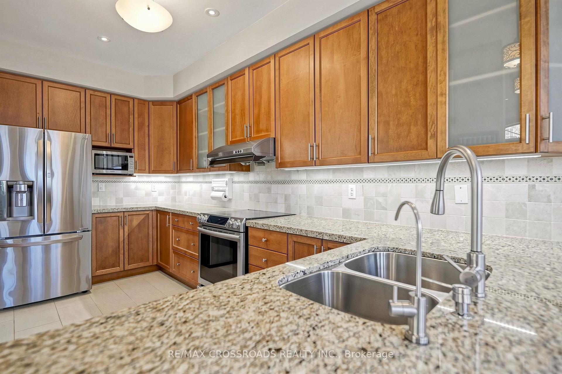 Photo 17 of 37 Queen's Plate Drive, Markham, Angus Glen — HOMEH