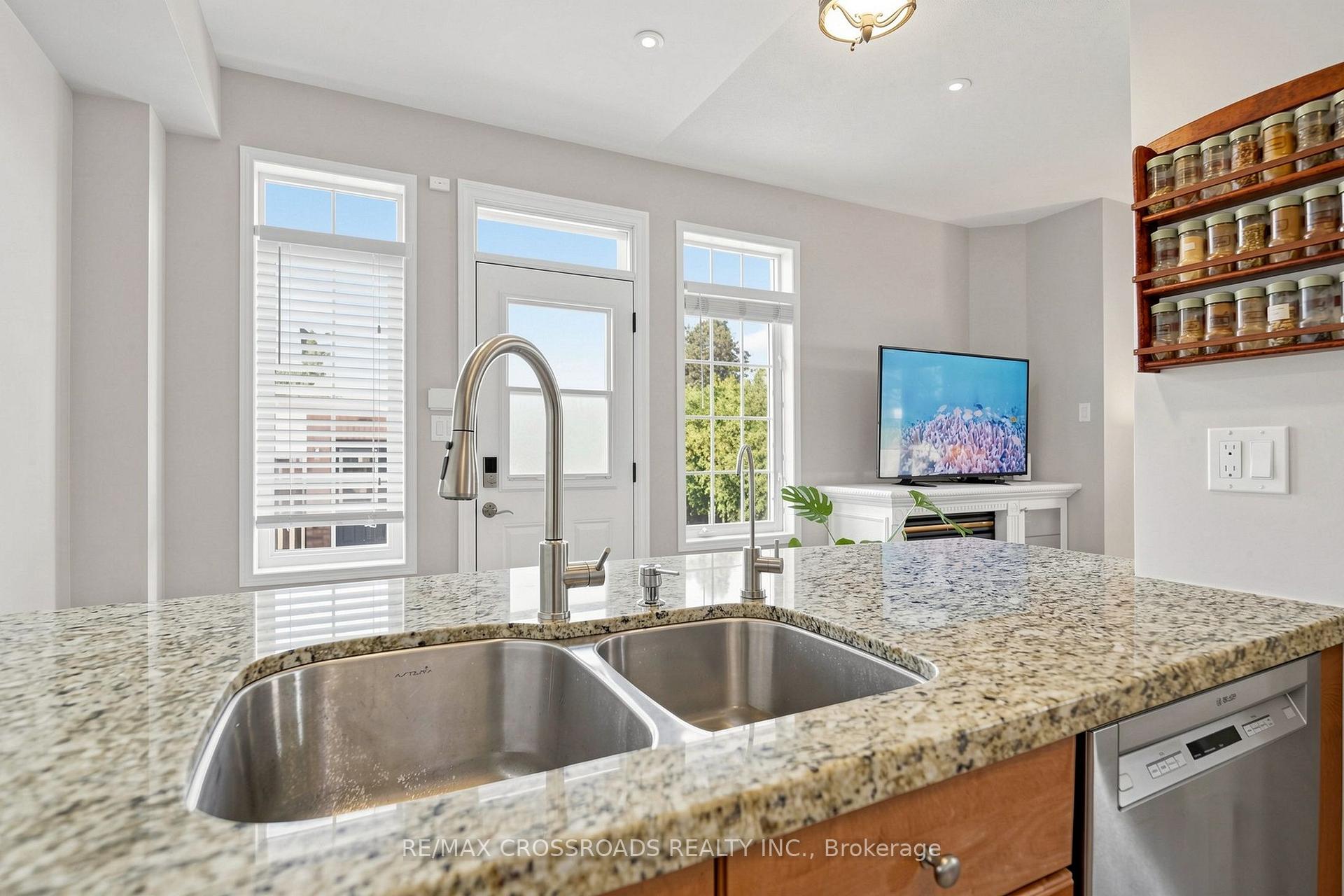 Photo 18 of 37 Queen's Plate Drive, Markham, Angus Glen — HOMEH