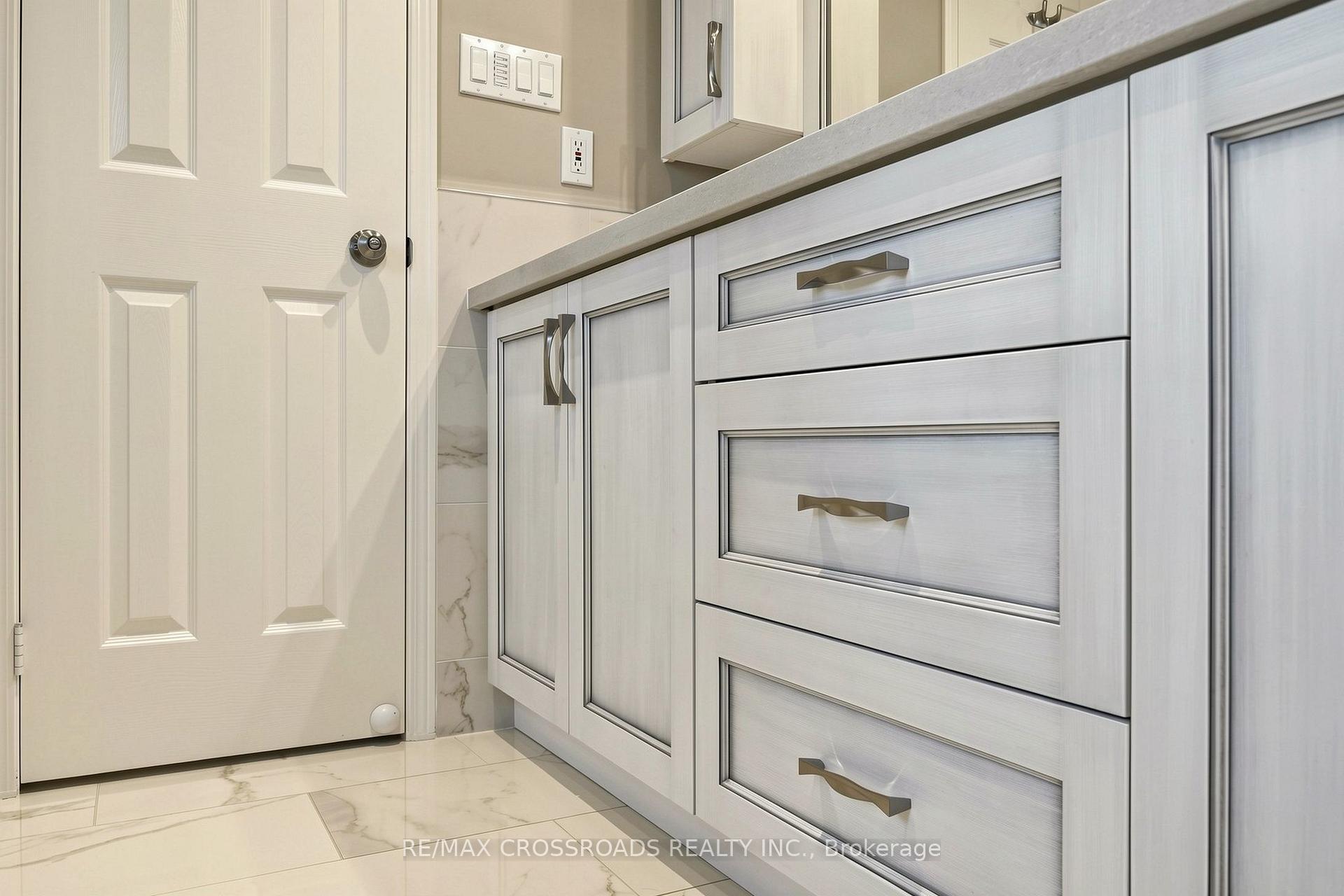 Photo 31 of 37 Queen's Plate Drive, Markham, Angus Glen — HOMEH