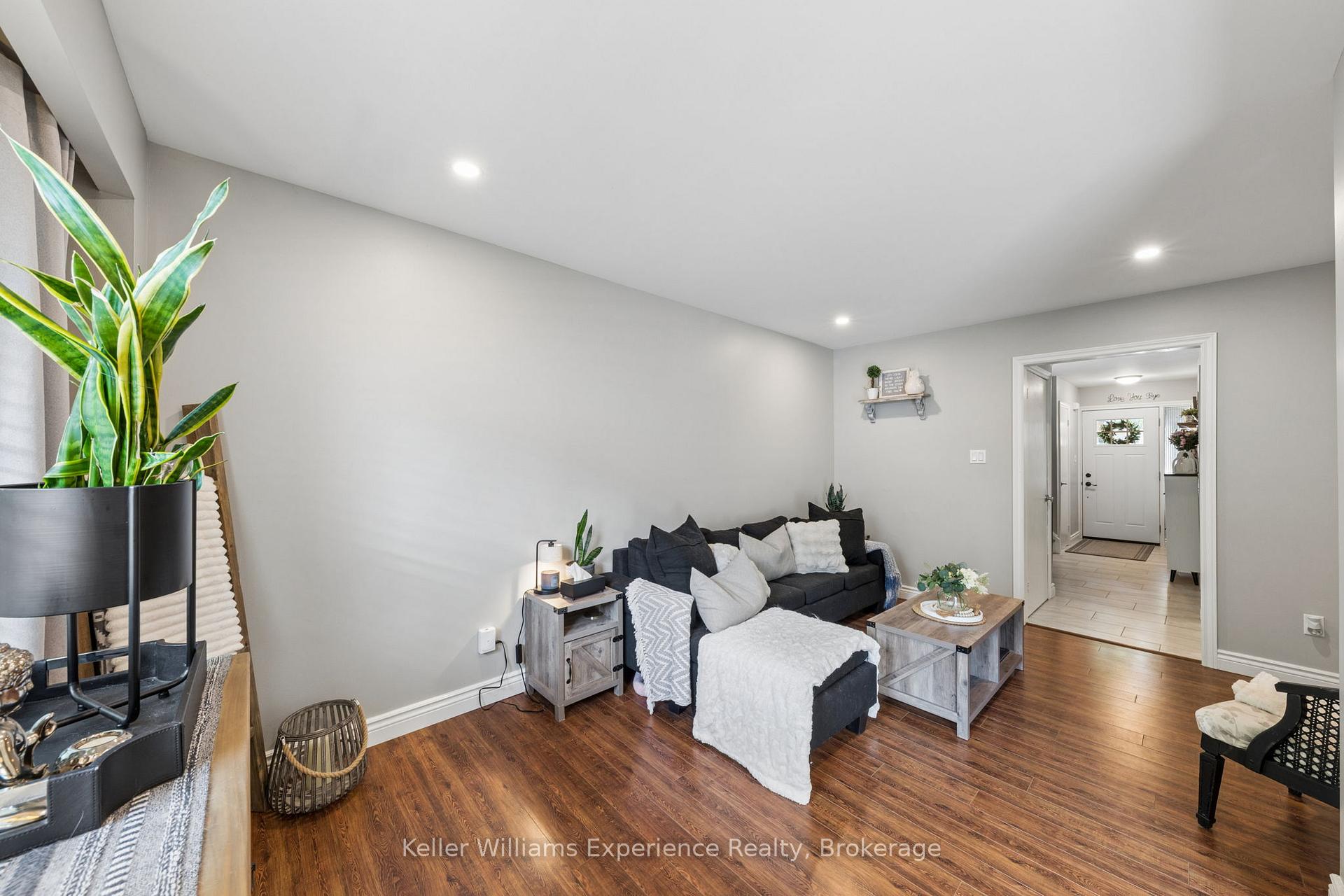 Photo 2 of Unit 23, 2 Bernick Drive, Barrie, Grove East — HOMEH