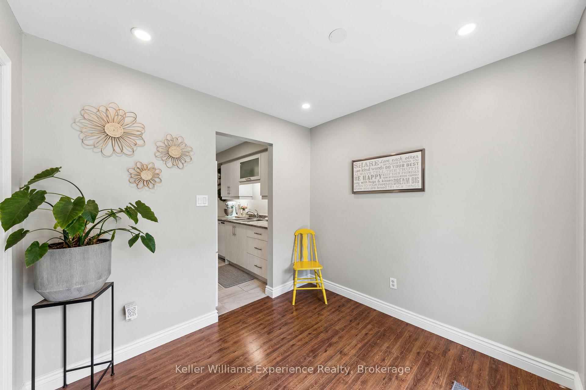 Photo 5 of Unit 23, 2 Bernick Drive, Barrie, Grove East — HOMEH