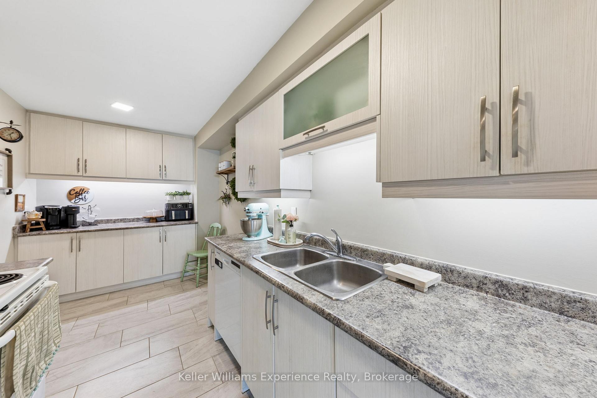 Photo 6 of Unit 23, 2 Bernick Drive, Barrie, Grove East — HOMEH
