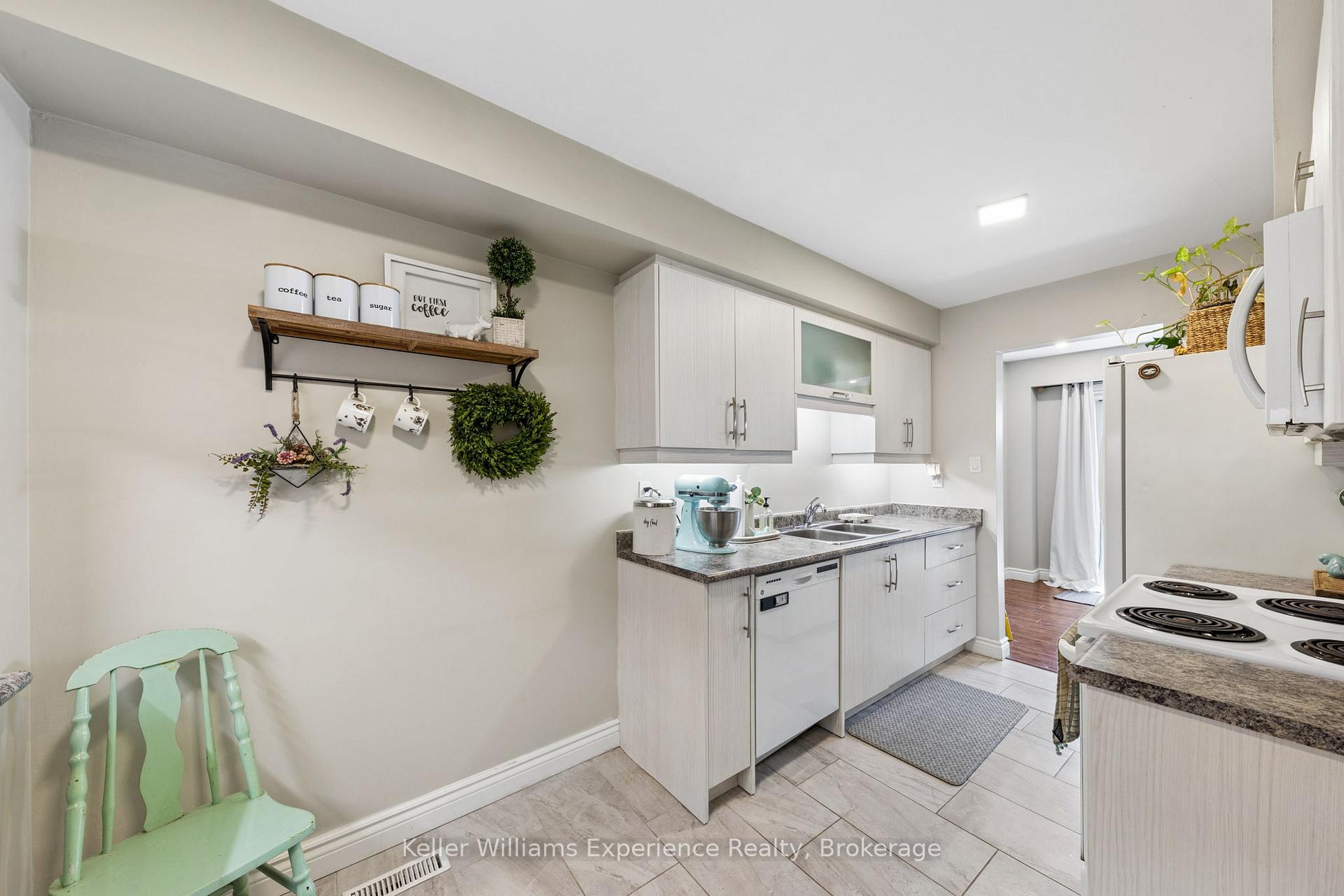 Photo 8 of Unit 23, 2 Bernick Drive, Barrie, Grove East — HOMEH