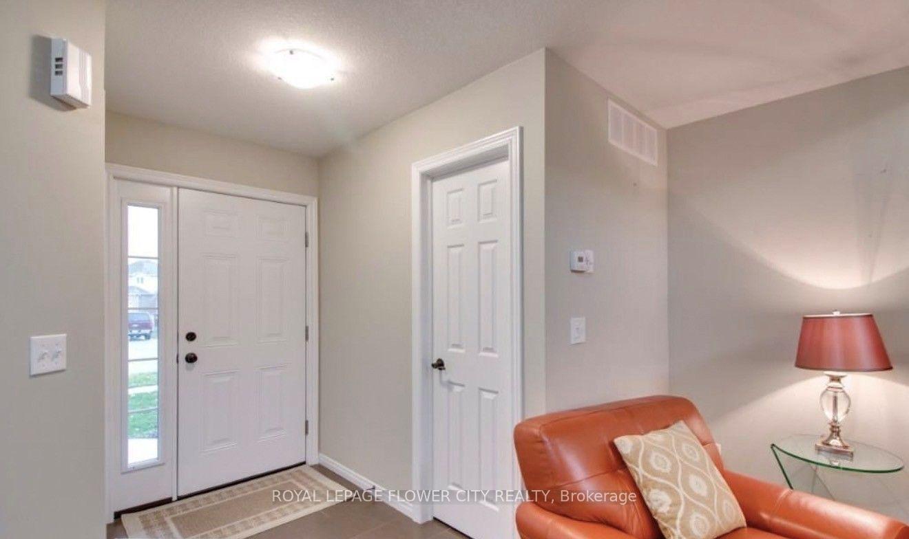 Photo 2 of 423 Champlain Avenue, Woodstock, Woodstock - North — HOMEH