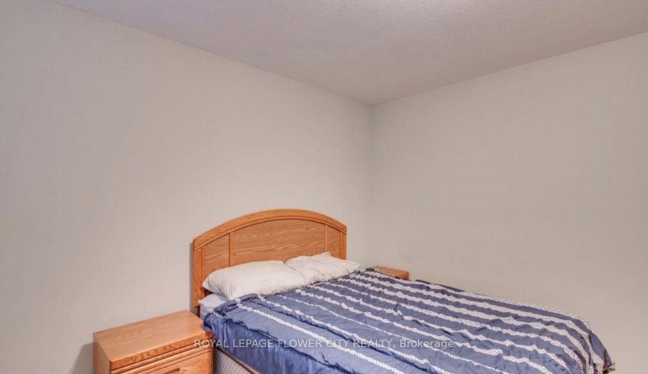 Photo 10 of 423 Champlain Avenue, Woodstock, Woodstock - North — HOMEH