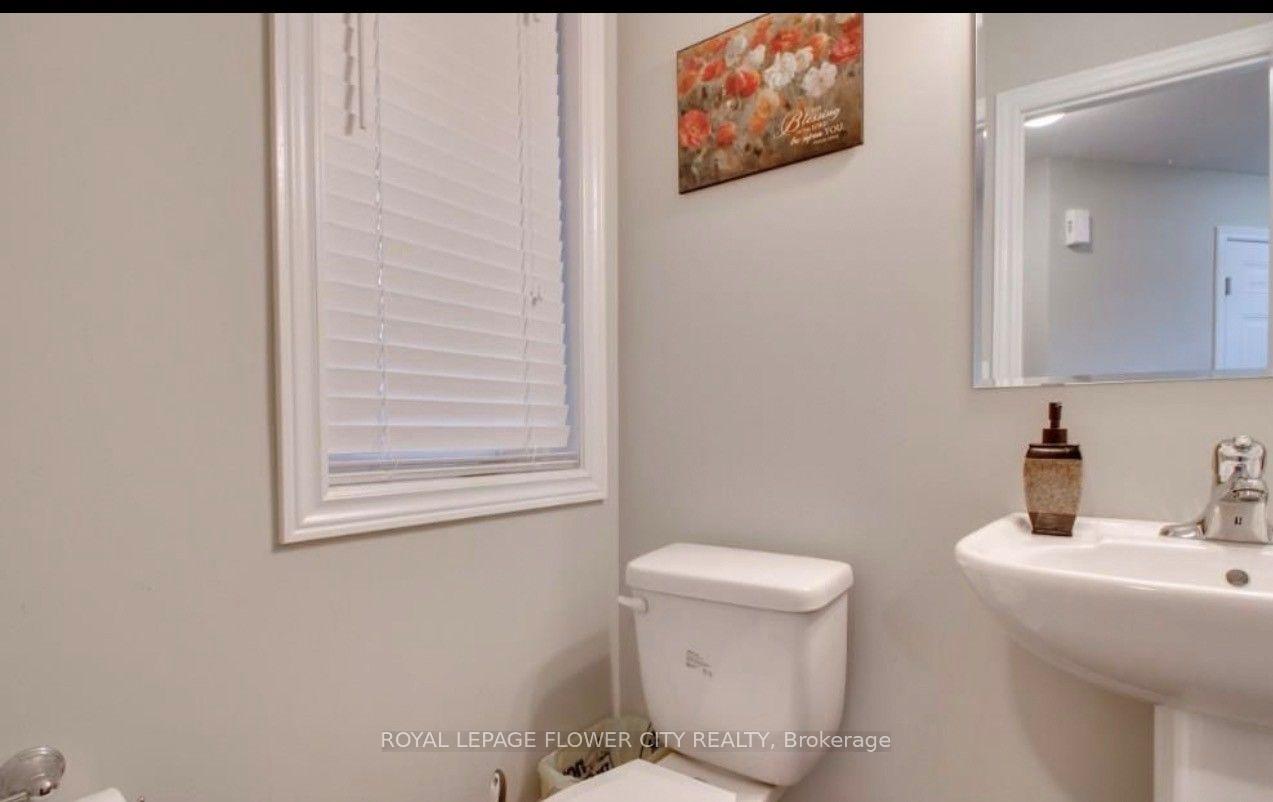 Photo 11 of 423 Champlain Avenue, Woodstock, Woodstock - North — HOMEH