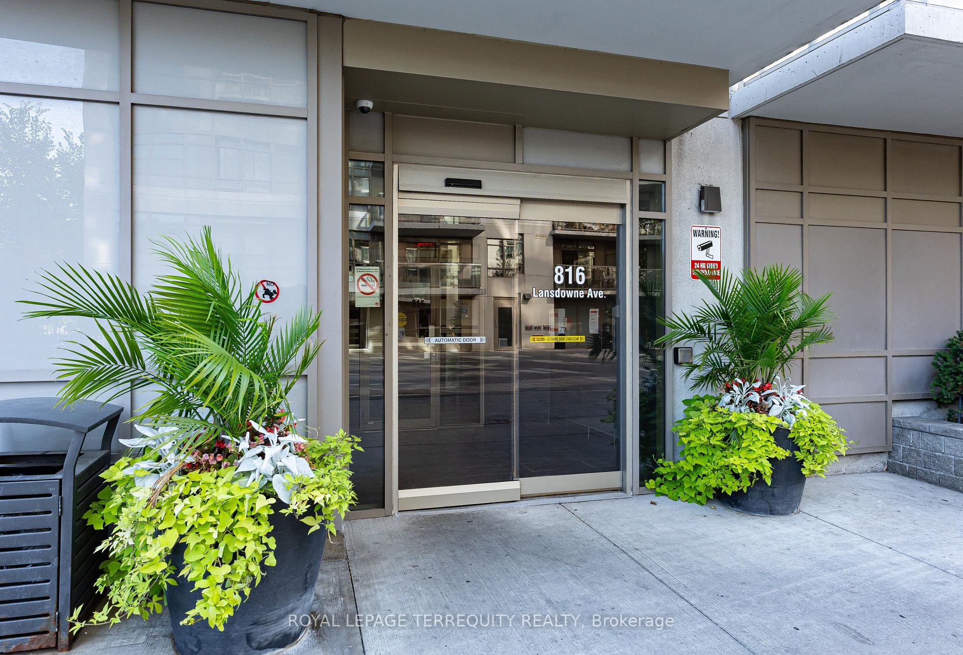 Photo of Unit 320, 816 Lansdowne Avenue
