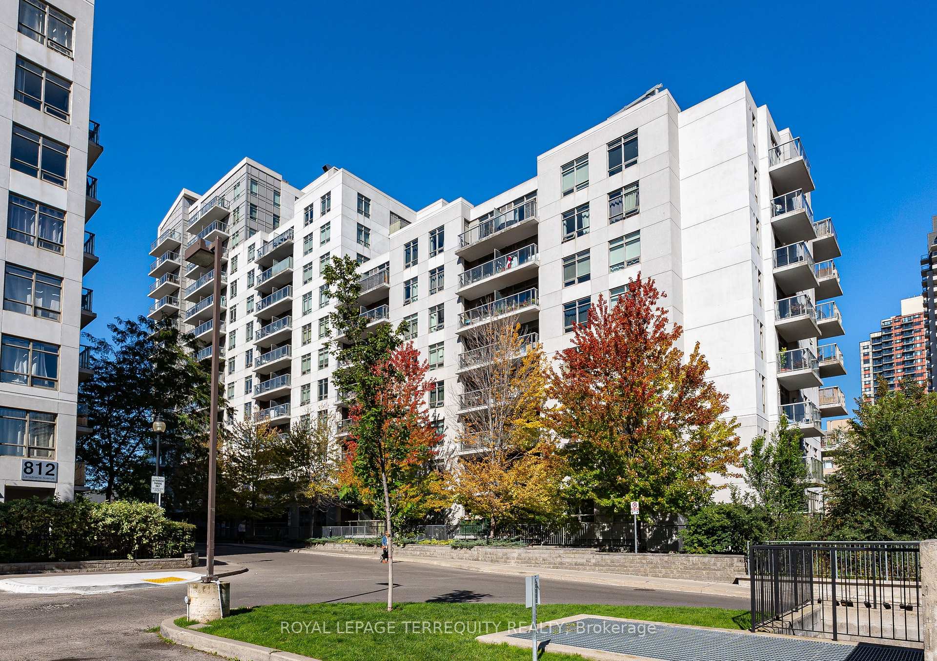 Photo 2 of Unit 320, 816 Lansdowne Avenue, Toronto, Dovercourt-Wallace Emerson-Junction — HOMEH