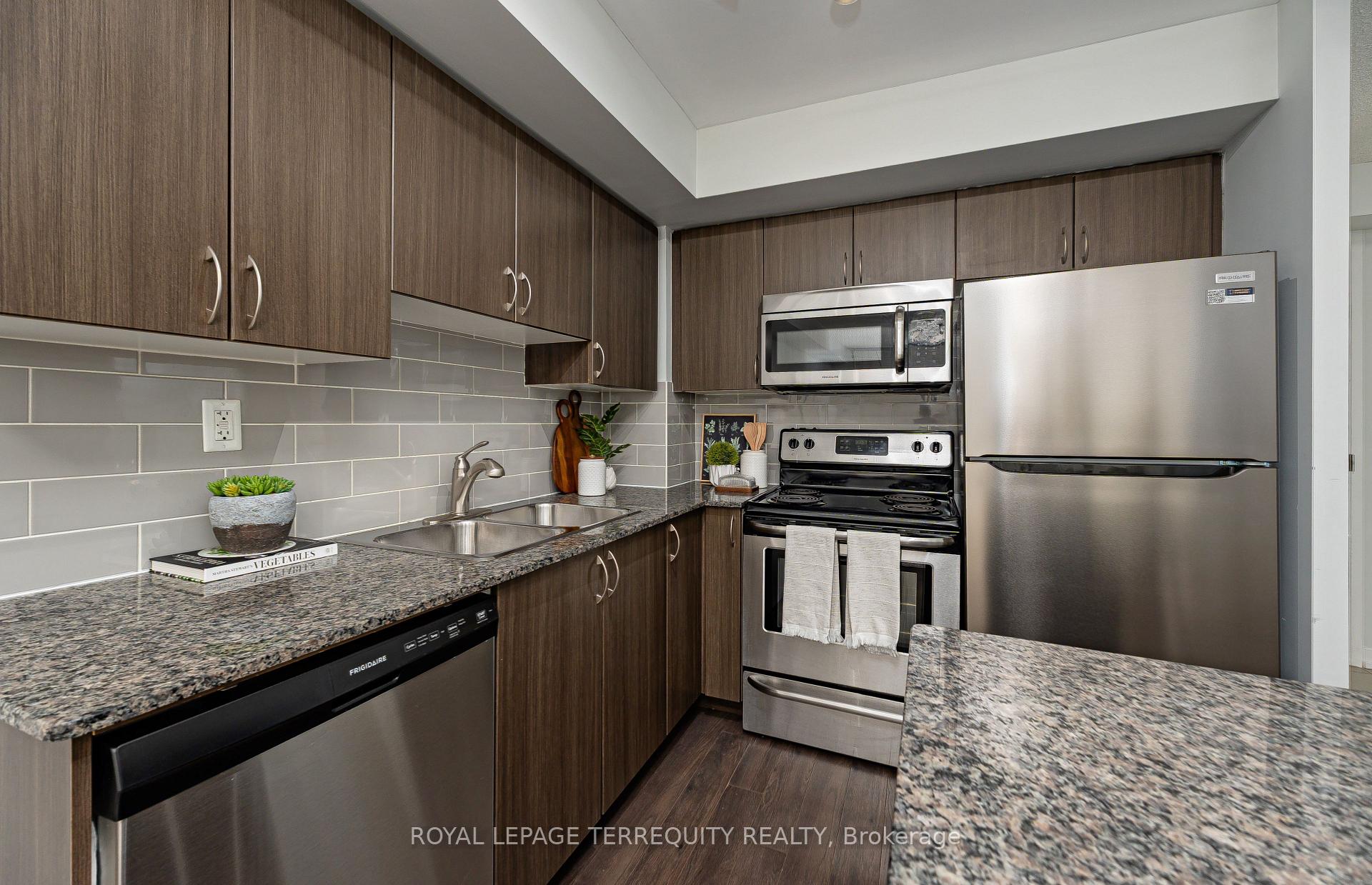Photo 6 of Unit 320, 816 Lansdowne Avenue, Toronto, Dovercourt-Wallace Emerson-Junction — HOMEH