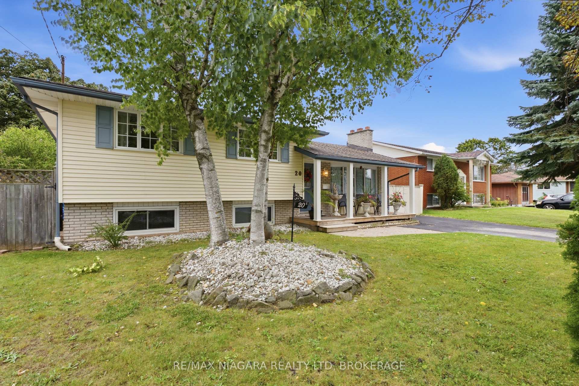 Photo 2 of 20 Arthur Street, St. Catharines, Lakeshore — HOMEH