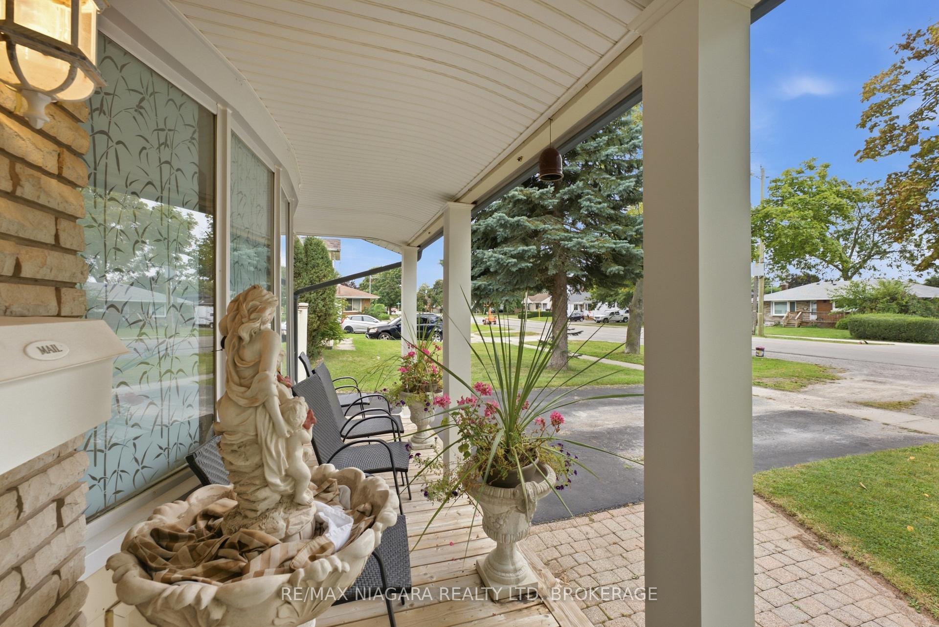 Photo 3 of 20 Arthur Street, St. Catharines, Lakeshore — HOMEH