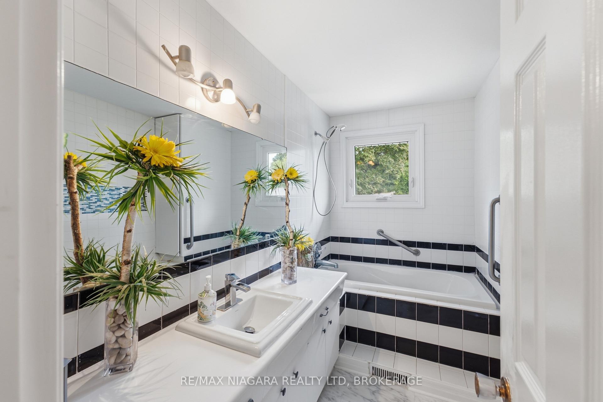 Photo 15 of 20 Arthur Street, St. Catharines, Lakeshore — HOMEH
