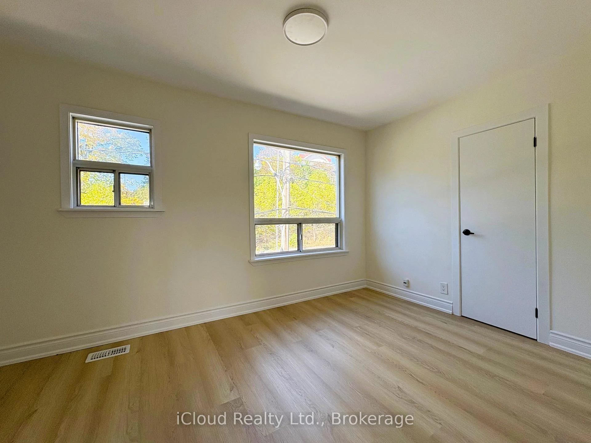 Photo 3 of Unit UPPER, 1373 Davenport Road, Toronto, Dovercourt-Wallace Emerson-Junction — HOMEH