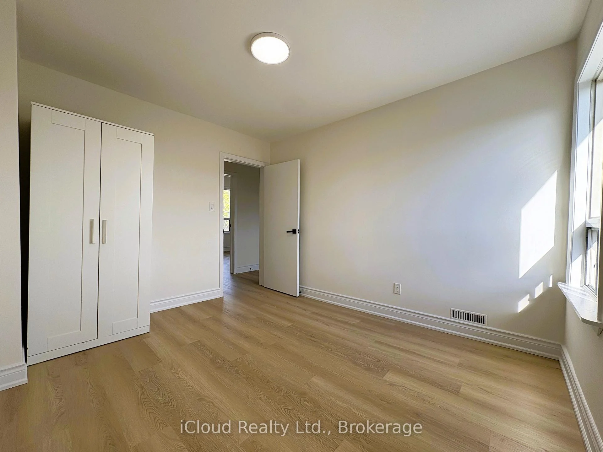 Photo 4 of Unit UPPER, 1373 Davenport Road, Toronto, Dovercourt-Wallace Emerson-Junction — HOMEH