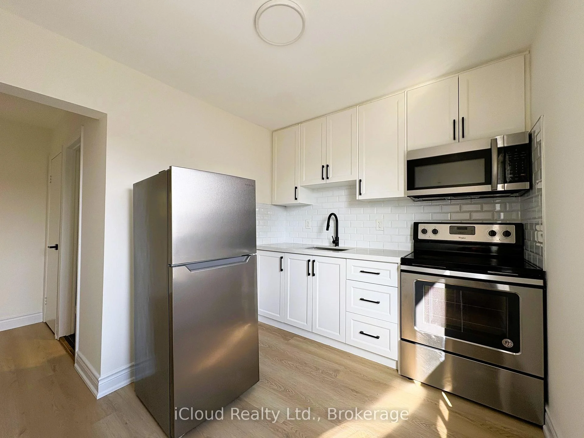 Photo 6 of Unit UPPER, 1373 Davenport Road, Toronto, Dovercourt-Wallace Emerson-Junction — HOMEH