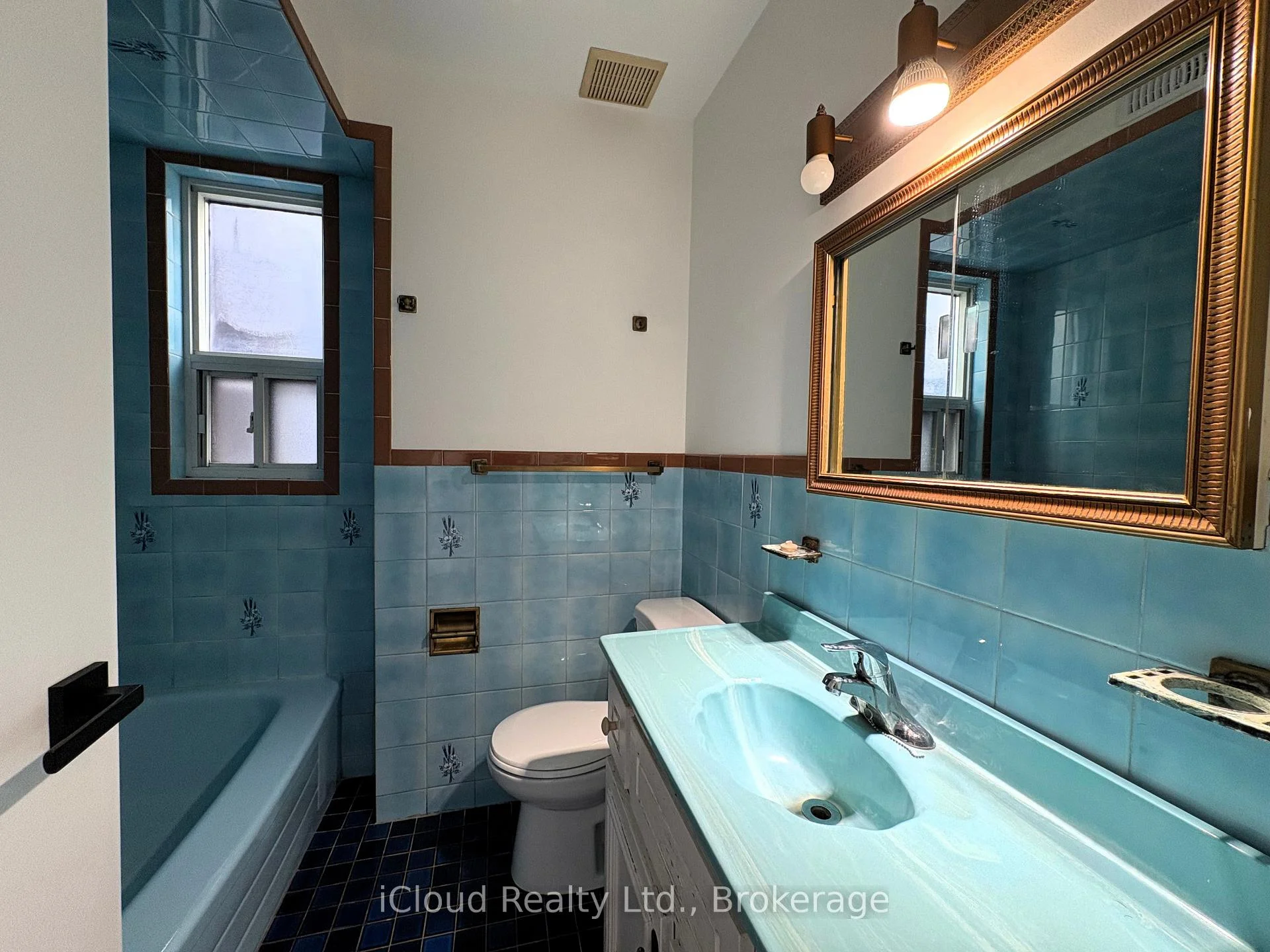 Photo 8 of Unit UPPER, 1373 Davenport Road, Toronto, Dovercourt-Wallace Emerson-Junction — HOMEH
