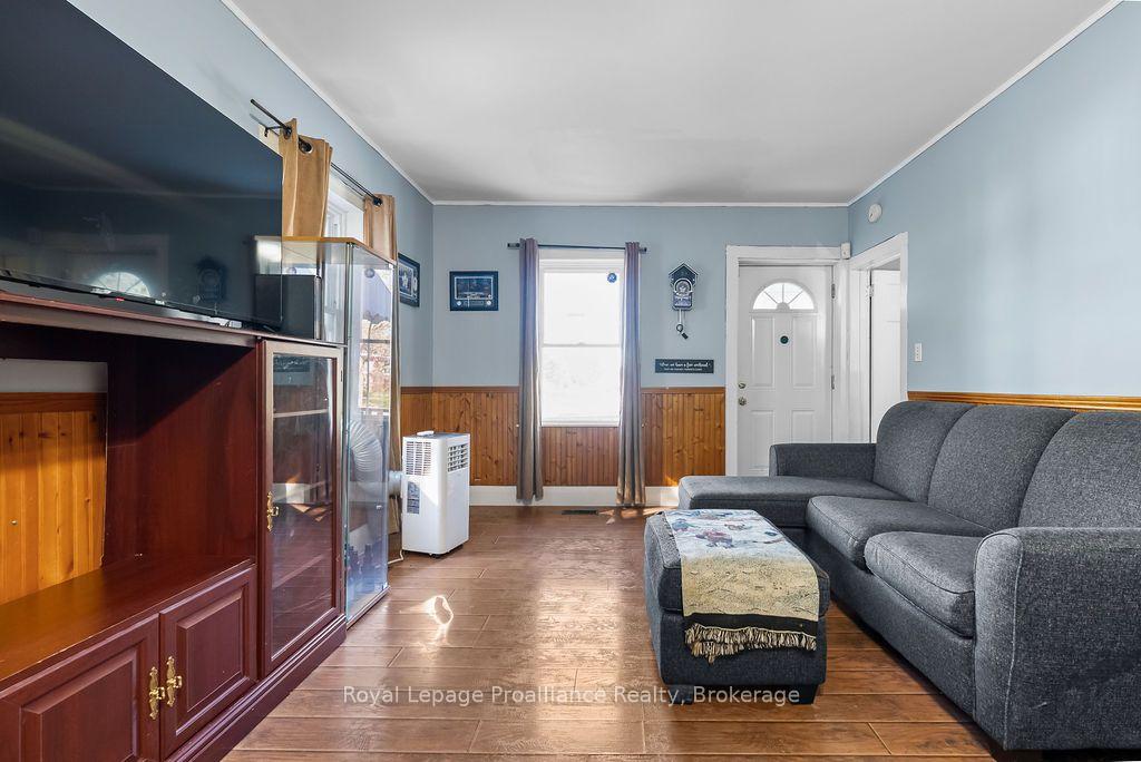 Photo 4 of 151 Stanley Street, Belleville, Belleville Ward — HOMEH