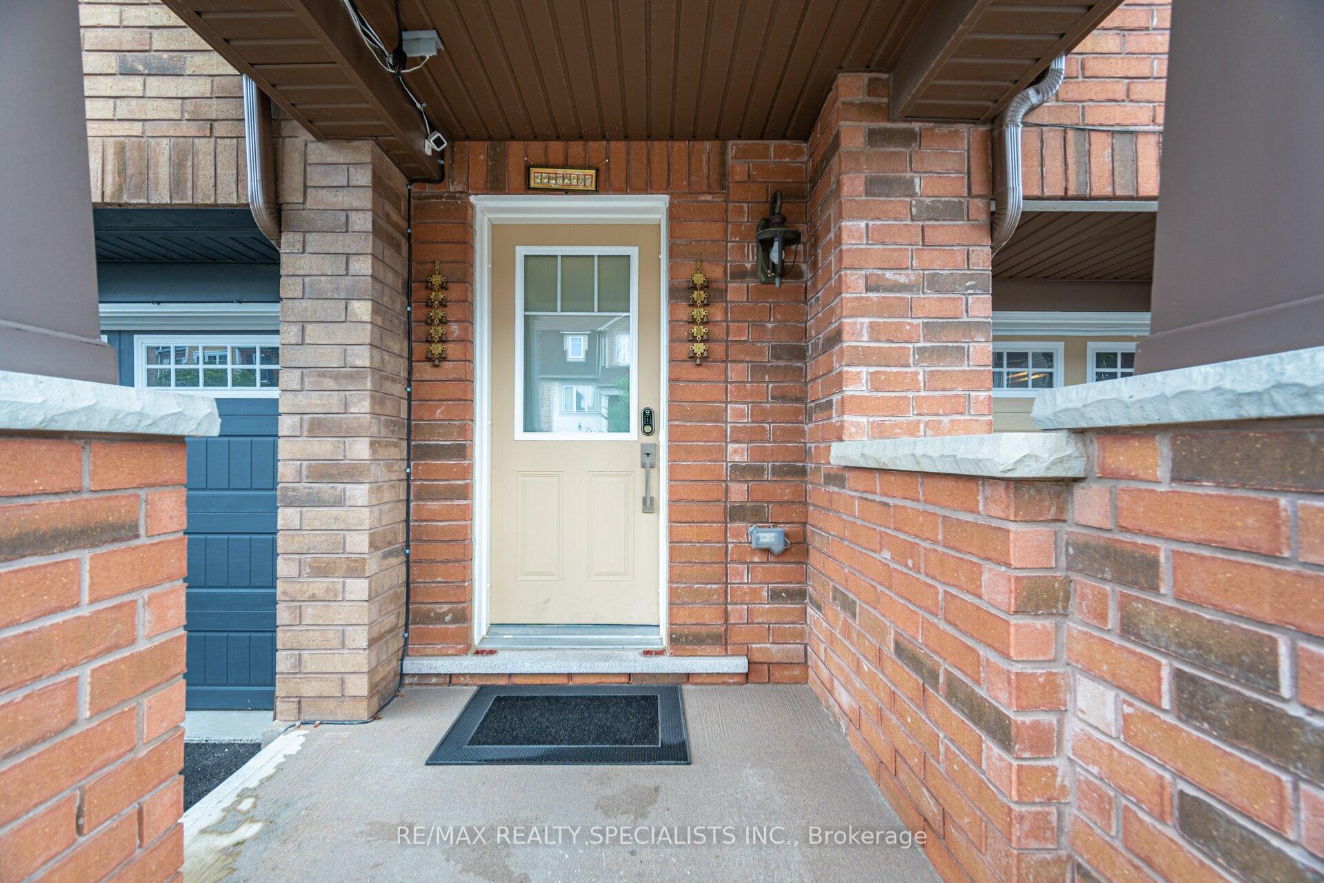 Photo 2 of 81 Vanhorne Close, Brampton, Northwest Brampton — HOMEH