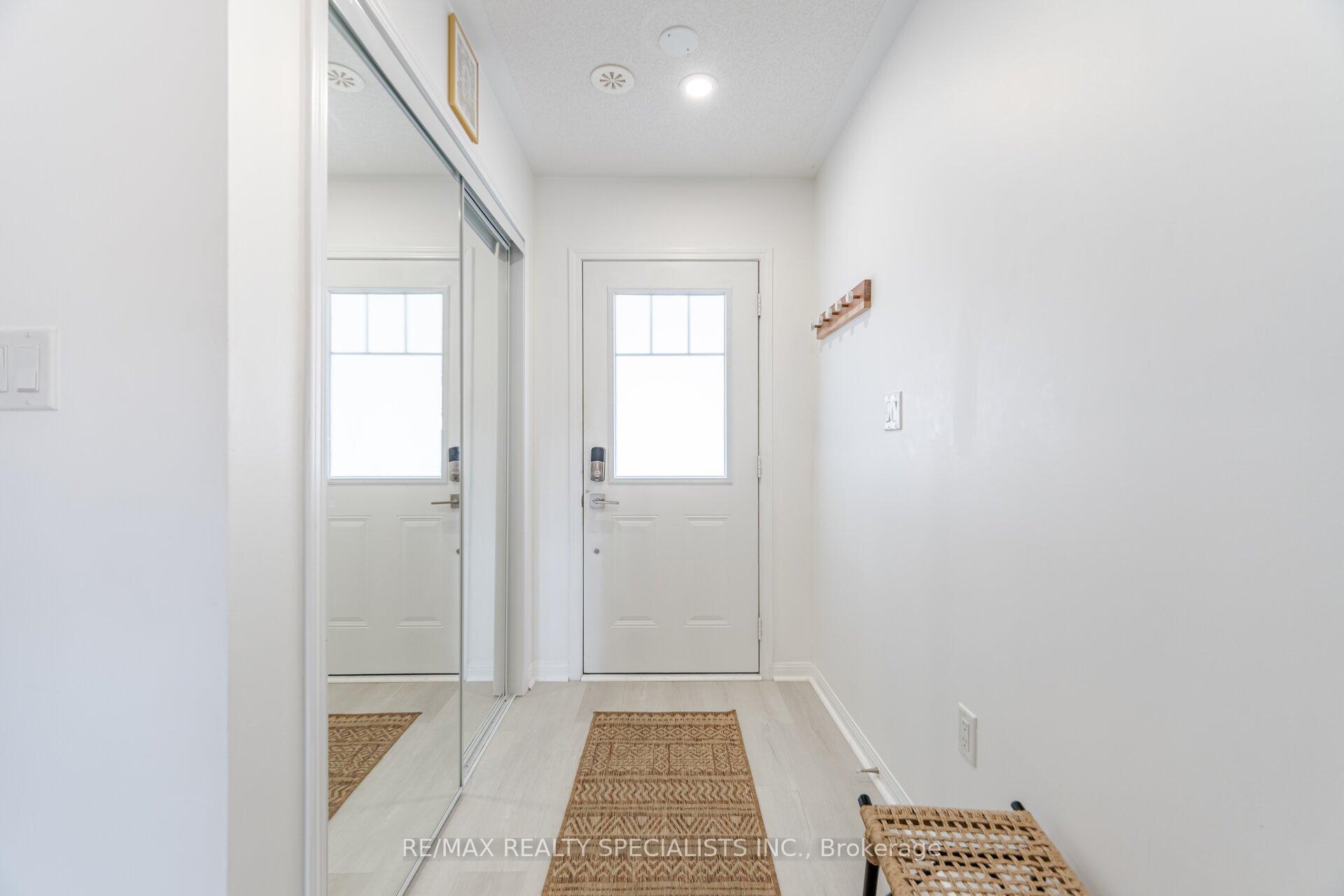 Photo 3 of 81 Vanhorne Close, Brampton, Northwest Brampton — HOMEH