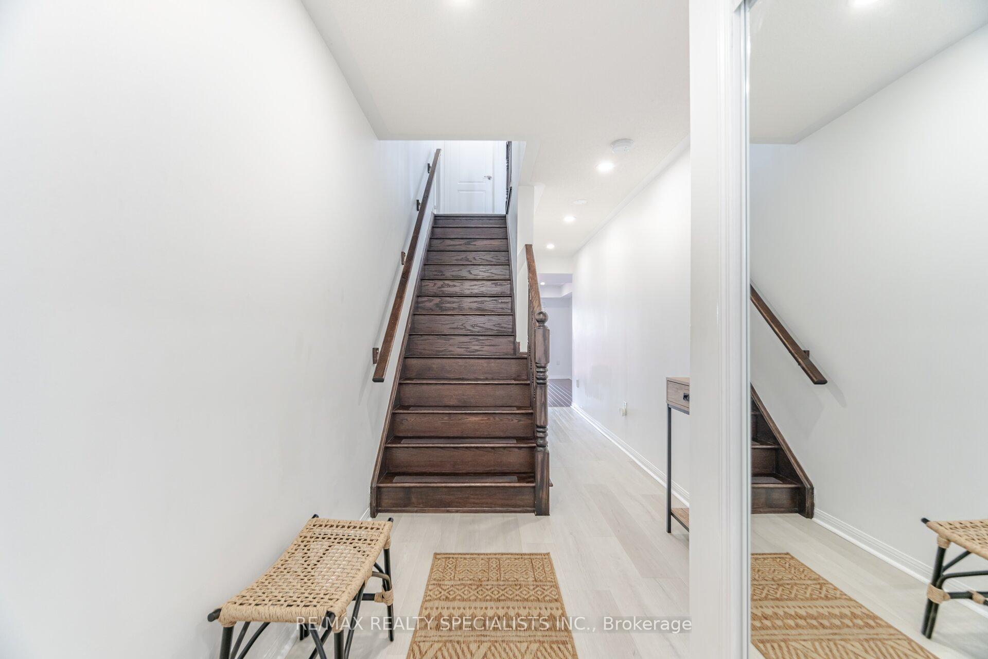 Photo 4 of 81 Vanhorne Close, Brampton, Northwest Brampton — HOMEH