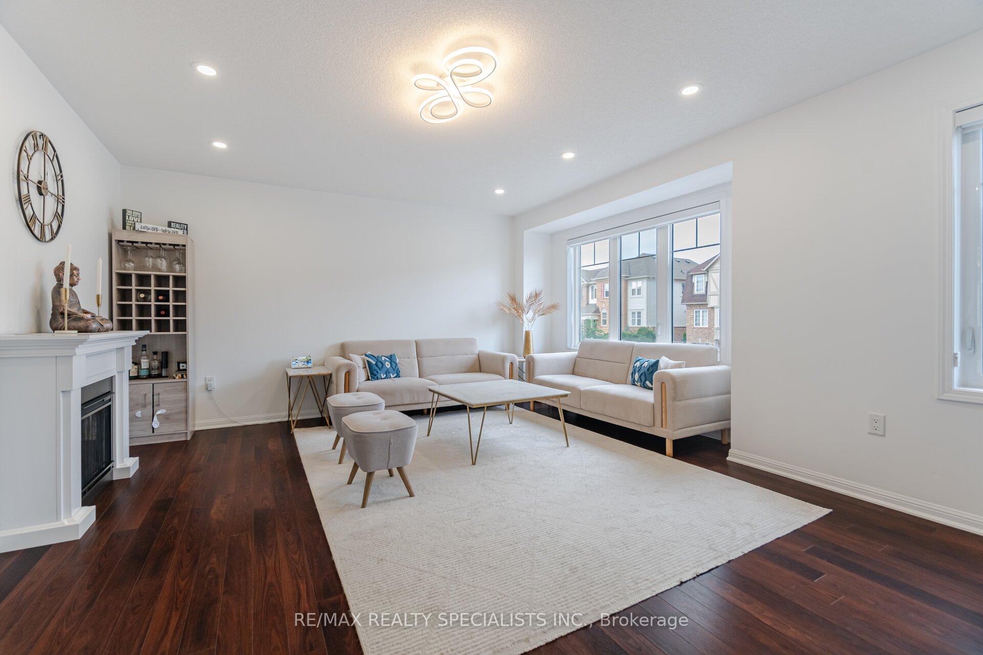 Photo 5 of 81 Vanhorne Close, Brampton, Northwest Brampton — HOMEH