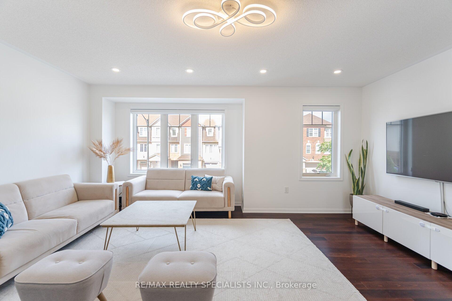 Photo 6 of 81 Vanhorne Close, Brampton, Northwest Brampton — HOMEH