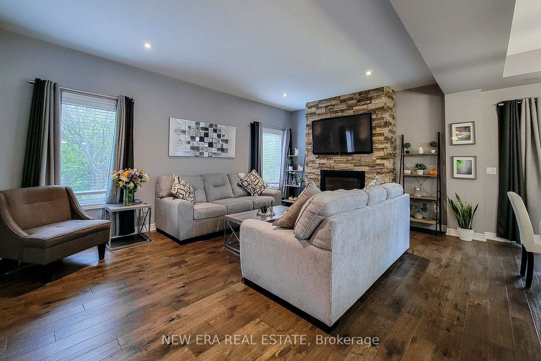 Photo 6 of 4274 Sixth Avenue, Niagara Falls, Downtown — HOMEH