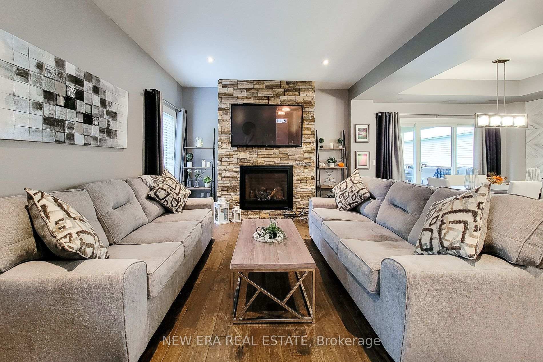 Photo 7 of 4274 Sixth Avenue, Niagara Falls, Downtown — HOMEH