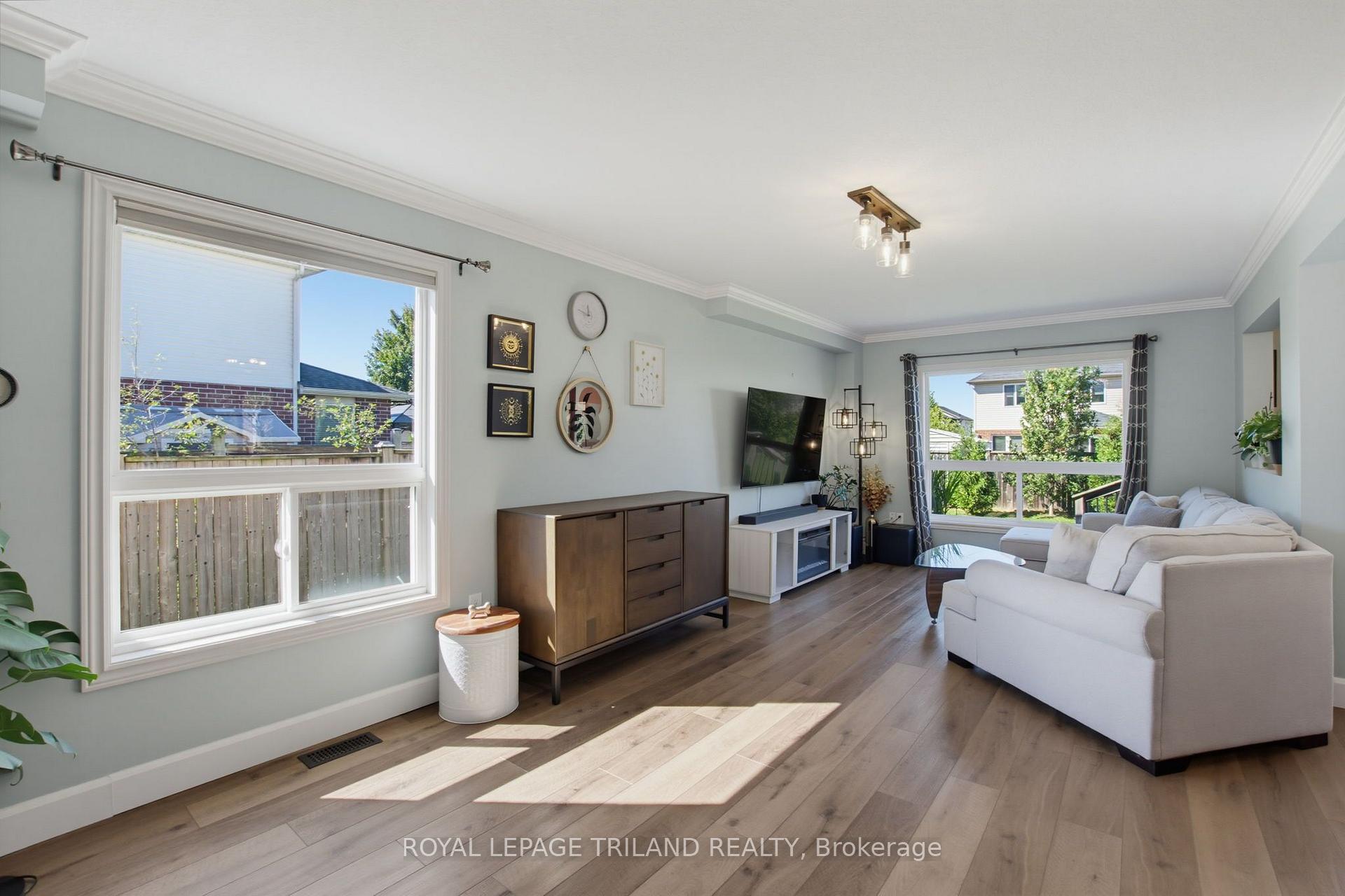 Photo 6 of 994 Foxcreek Road, London, North S — HOMEH
