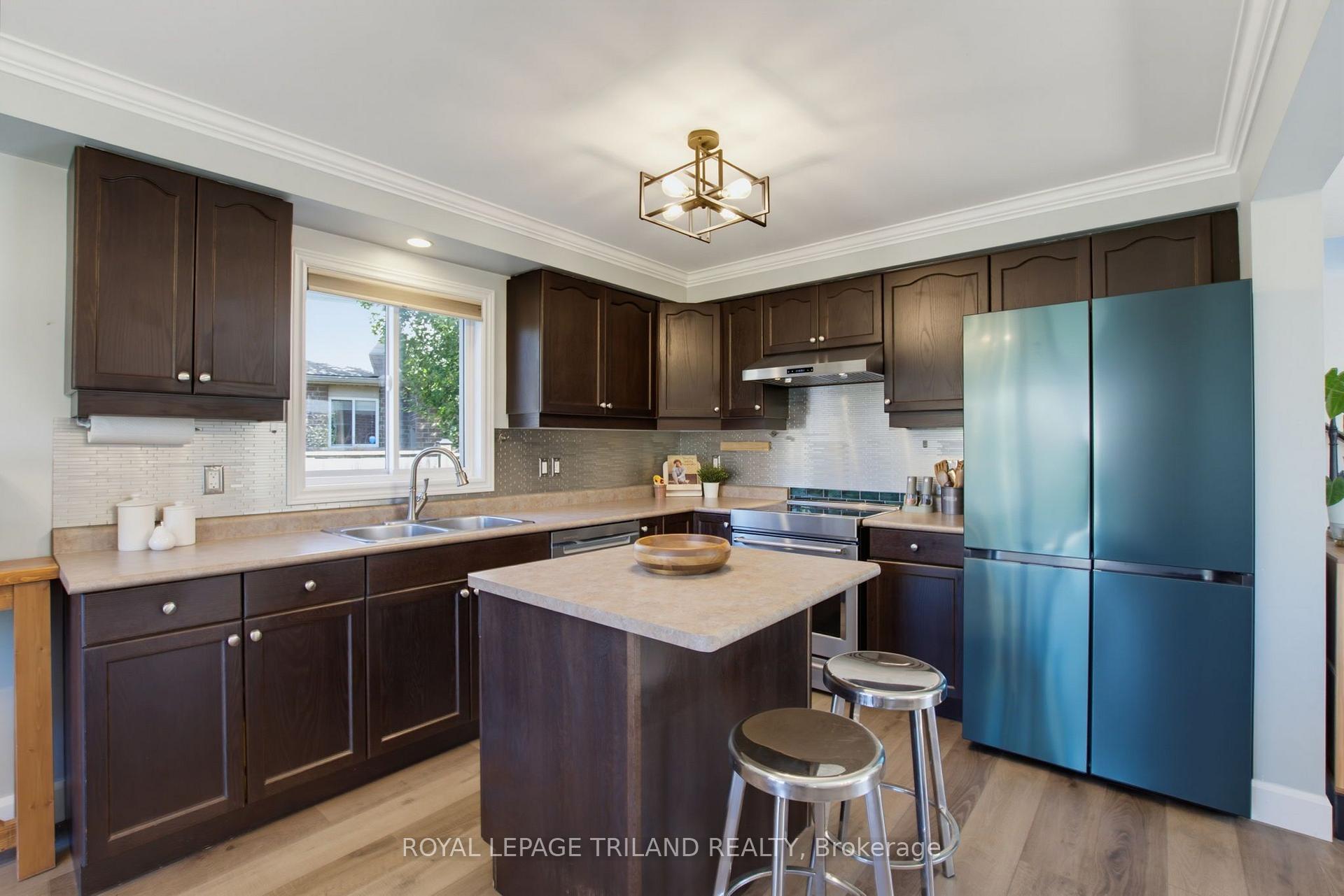 Photo 13 of 994 Foxcreek Road, London, North S — HOMEH