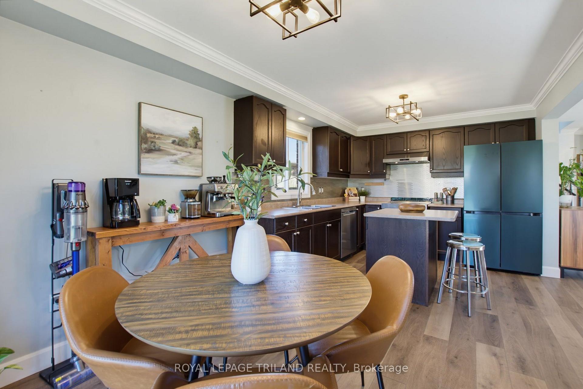 Photo 15 of 994 Foxcreek Road, London, North S — HOMEH