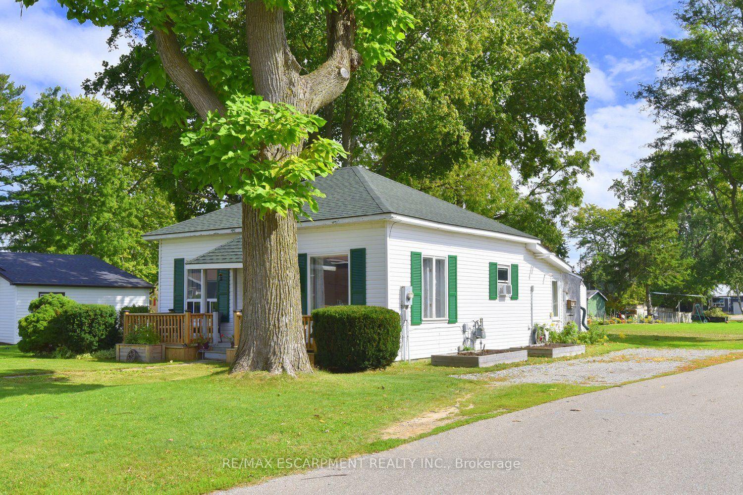 Photo 2 of 8 Chestnut Street, Norfolk, Port Rowan — HOMEH