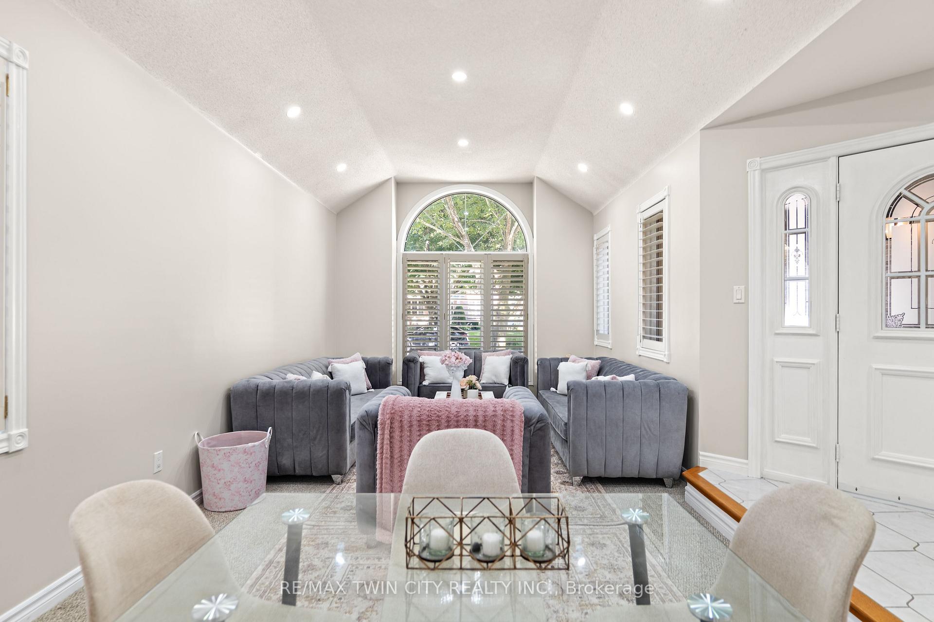 Photo 8 of 648 Bayhampton Crescent, Waterloo, Colonial Acres — HOMEH
