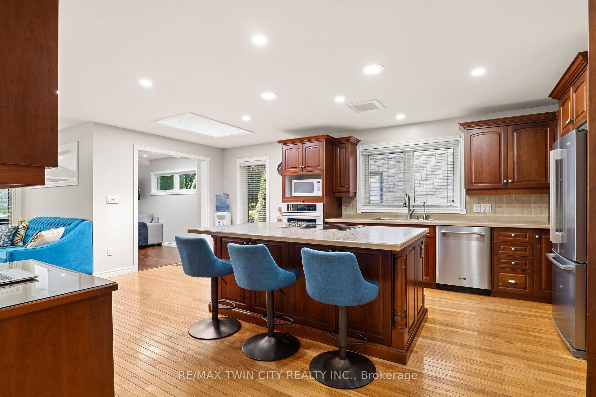 Photo 10 of 648 Bayhampton Crescent, Waterloo, Colonial Acres — HOMEH