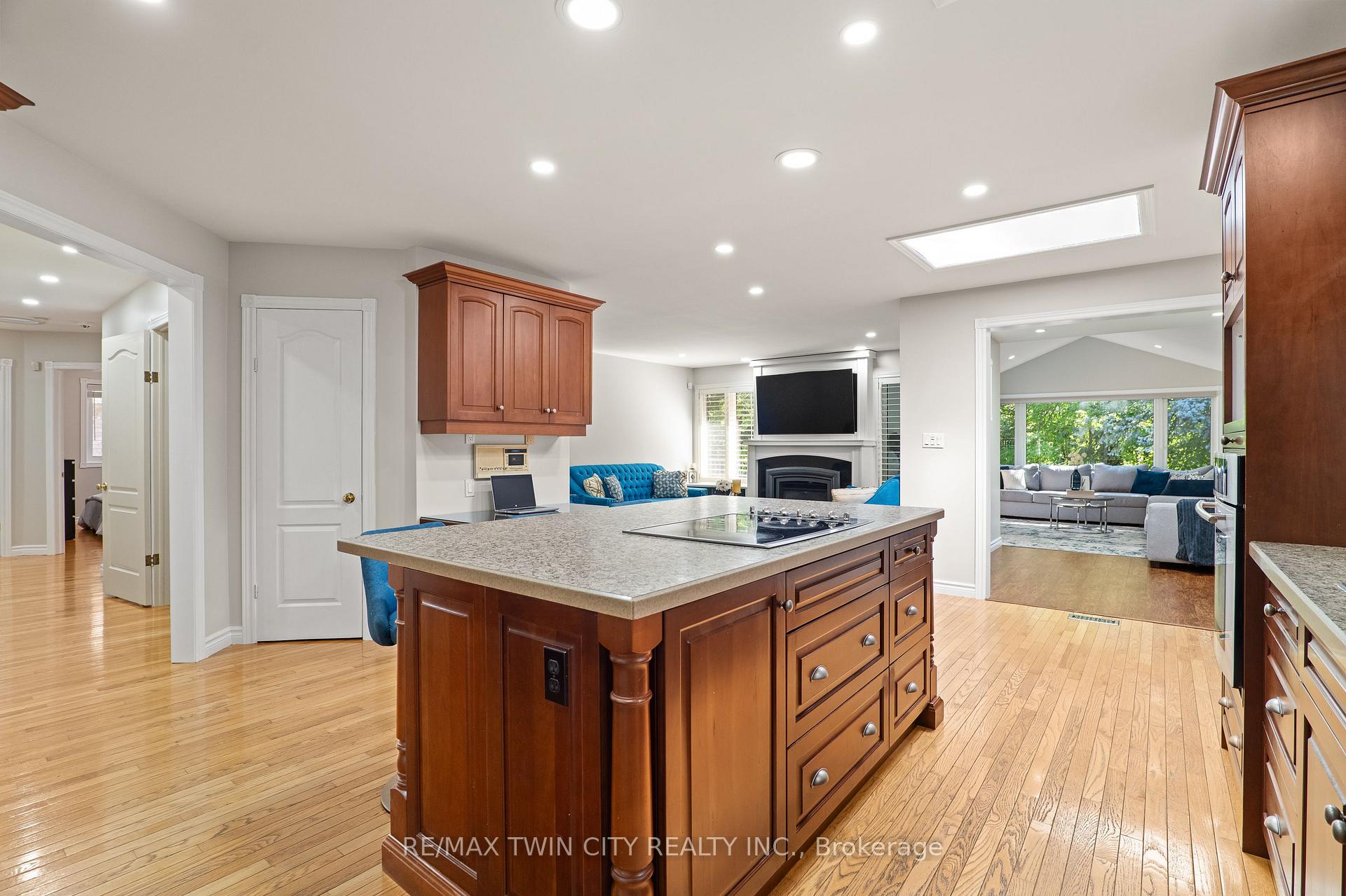 Photo 13 of 648 Bayhampton Crescent, Waterloo, Colonial Acres — HOMEH