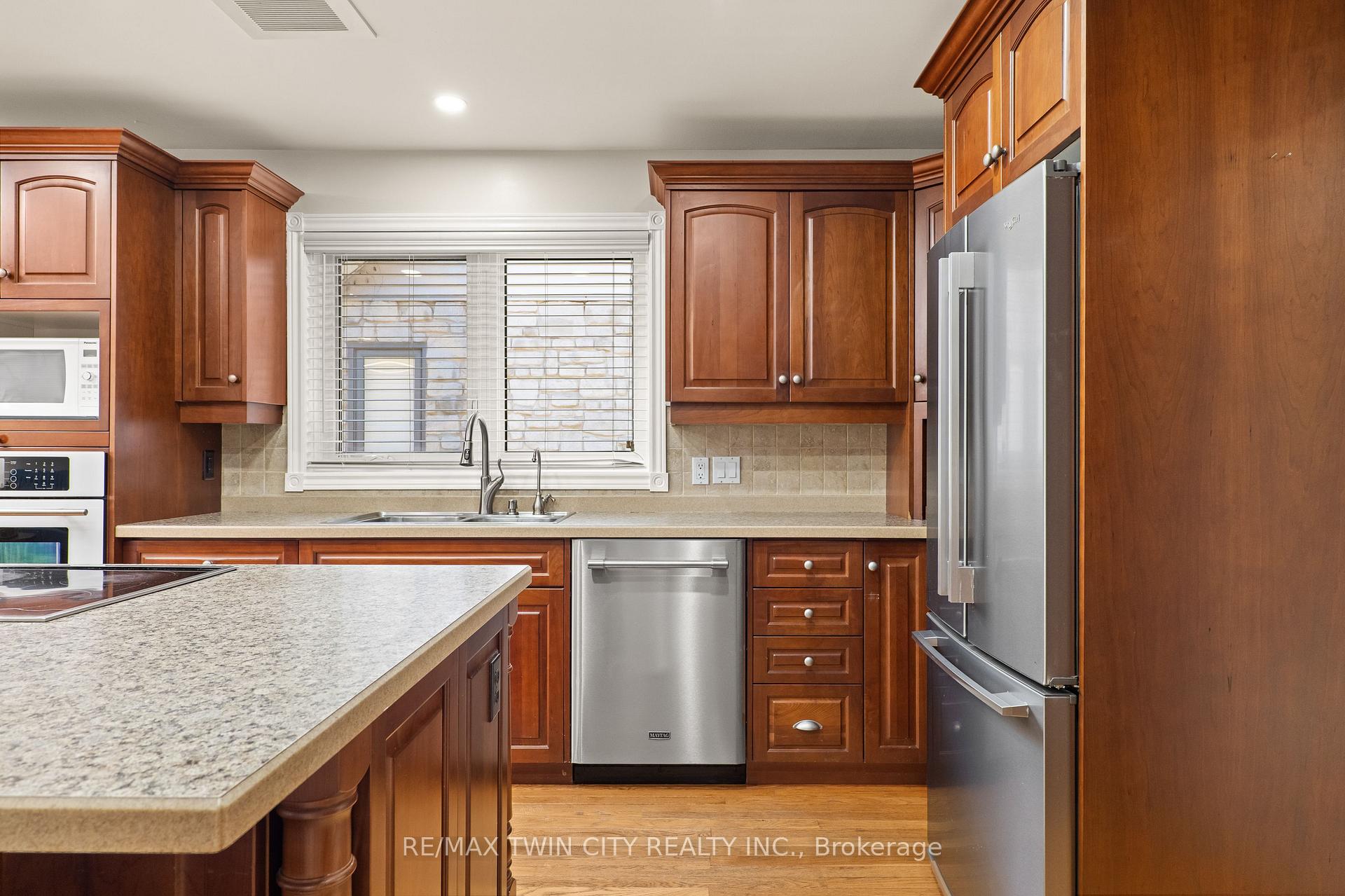 Photo 15 of 648 Bayhampton Crescent, Waterloo, Colonial Acres — HOMEH