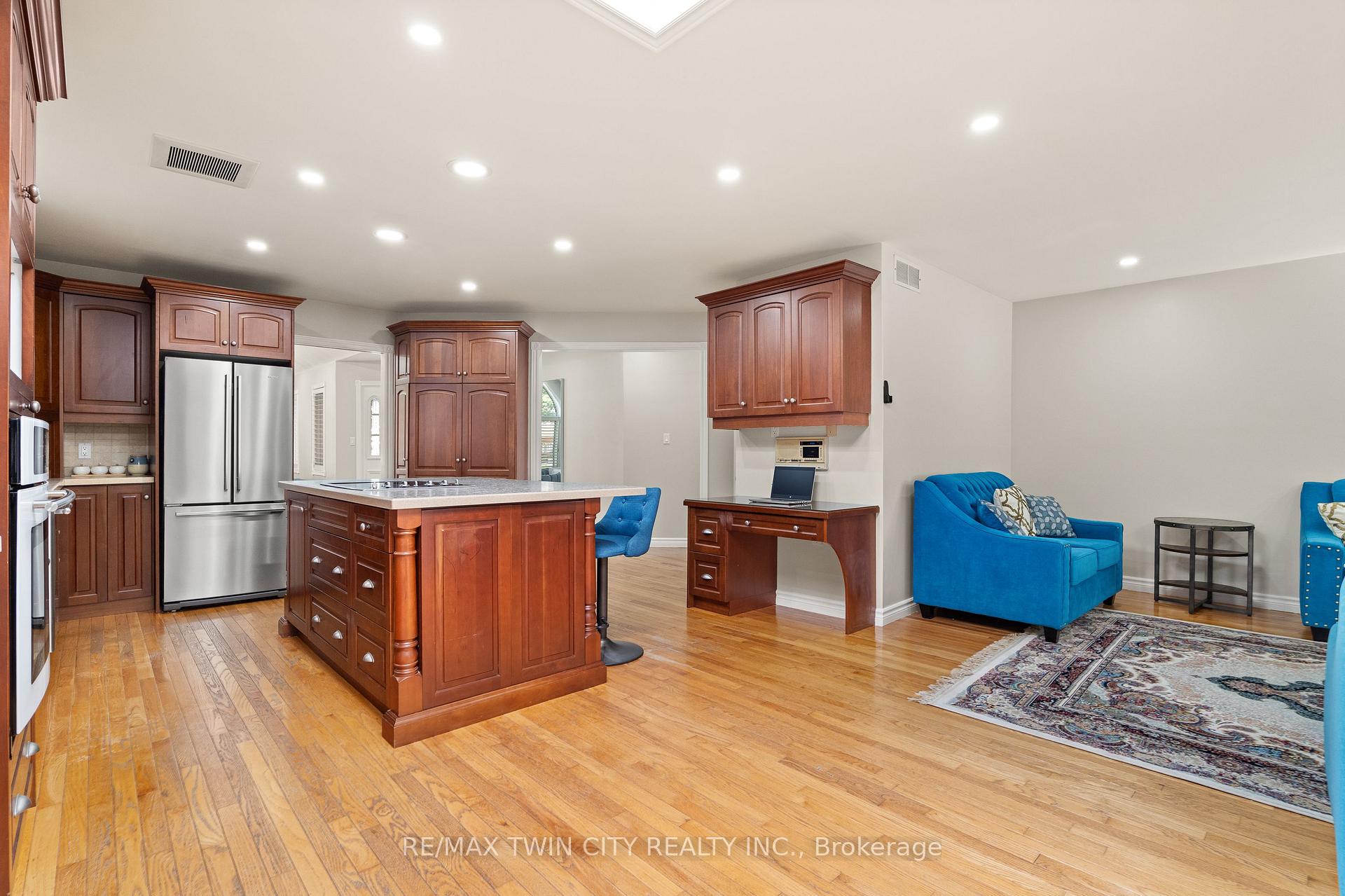 Photo 16 of 648 Bayhampton Crescent, Waterloo, Colonial Acres — HOMEH