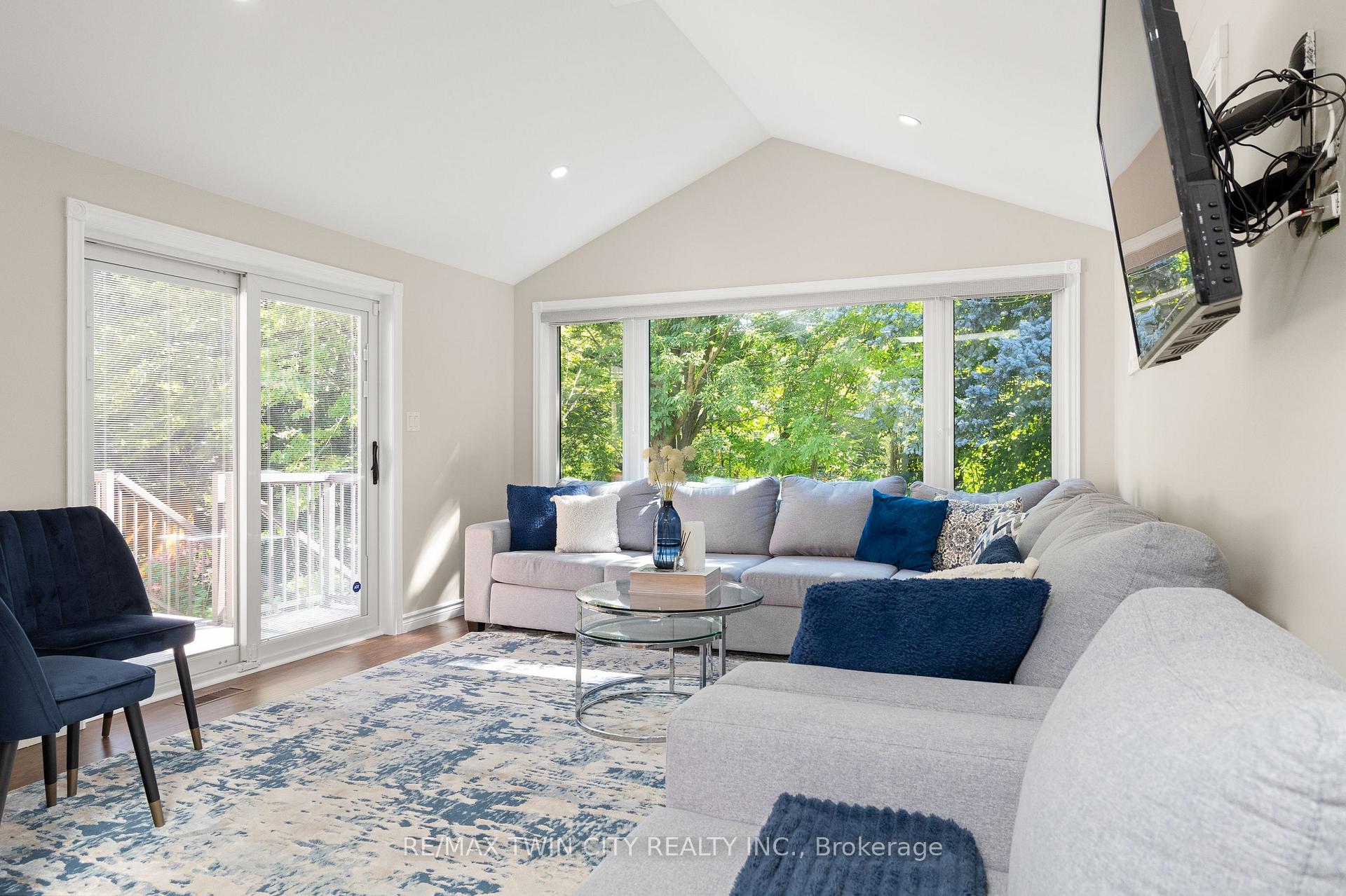 Photo 20 of 648 Bayhampton Crescent, Waterloo, Colonial Acres — HOMEH