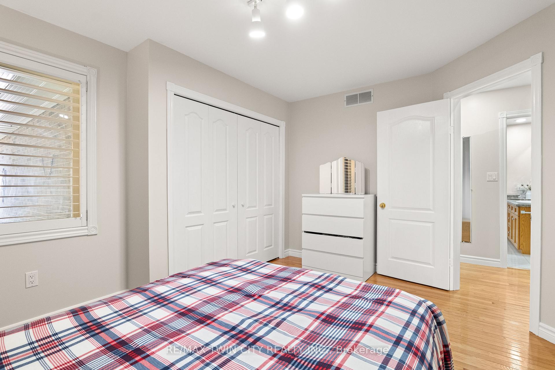 Photo 30 of 648 Bayhampton Crescent, Waterloo, Colonial Acres — HOMEH