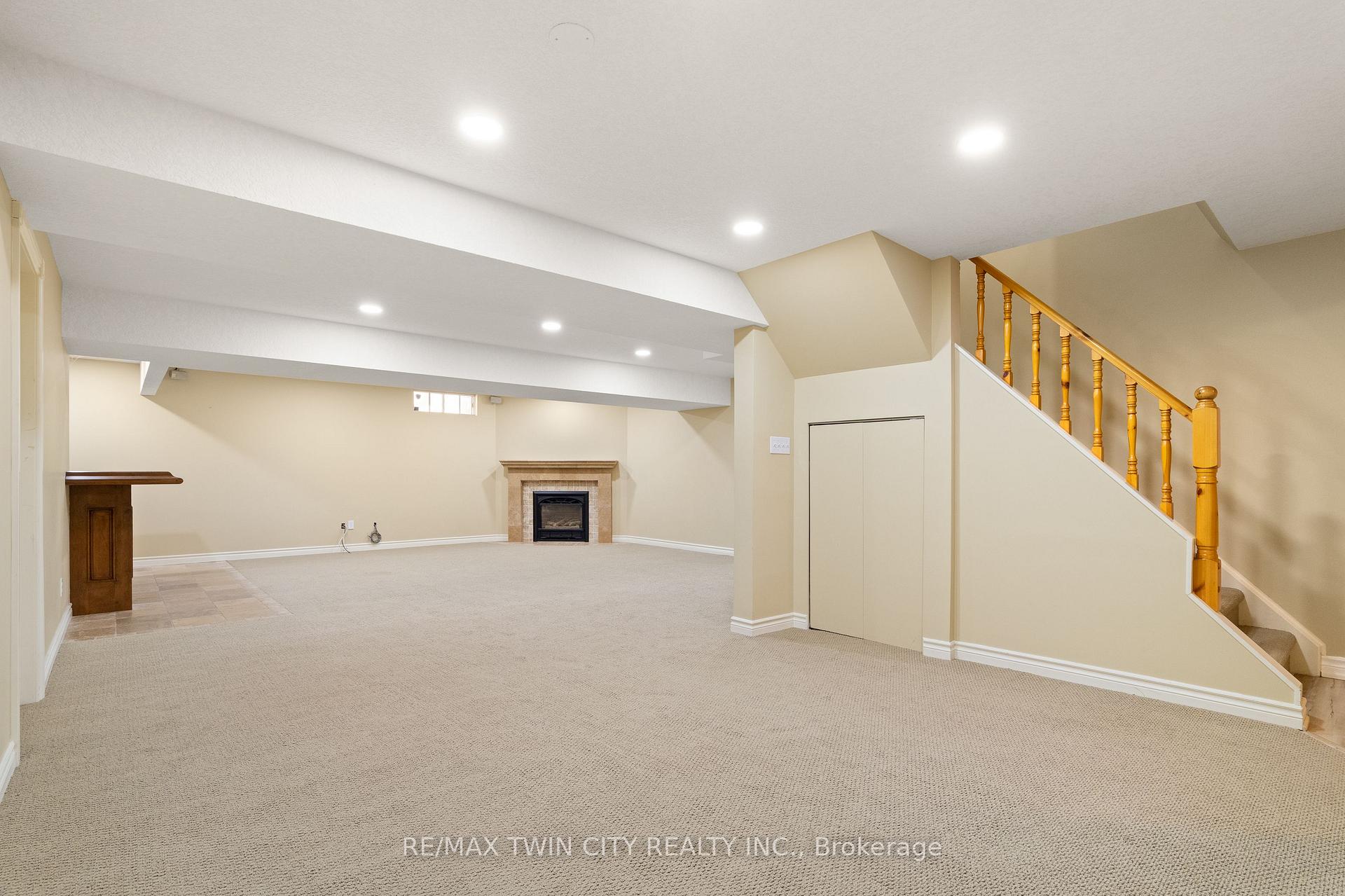 Photo 33 of 648 Bayhampton Crescent, Waterloo, Colonial Acres — HOMEH