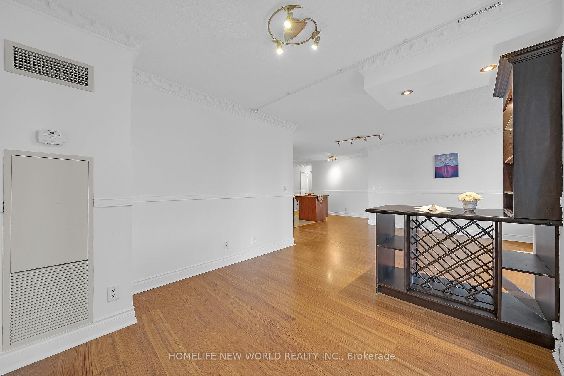 Photo 13 of Unit 912, 55 South Town Centre Boulevard, Markham, Unionville — HOMEH
