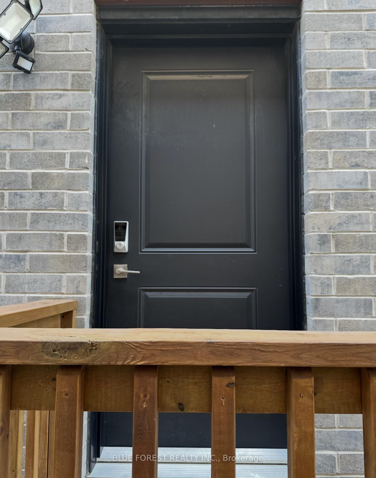 Photo 4 of 1458 Wright Crescent, London, North S — HOMEH